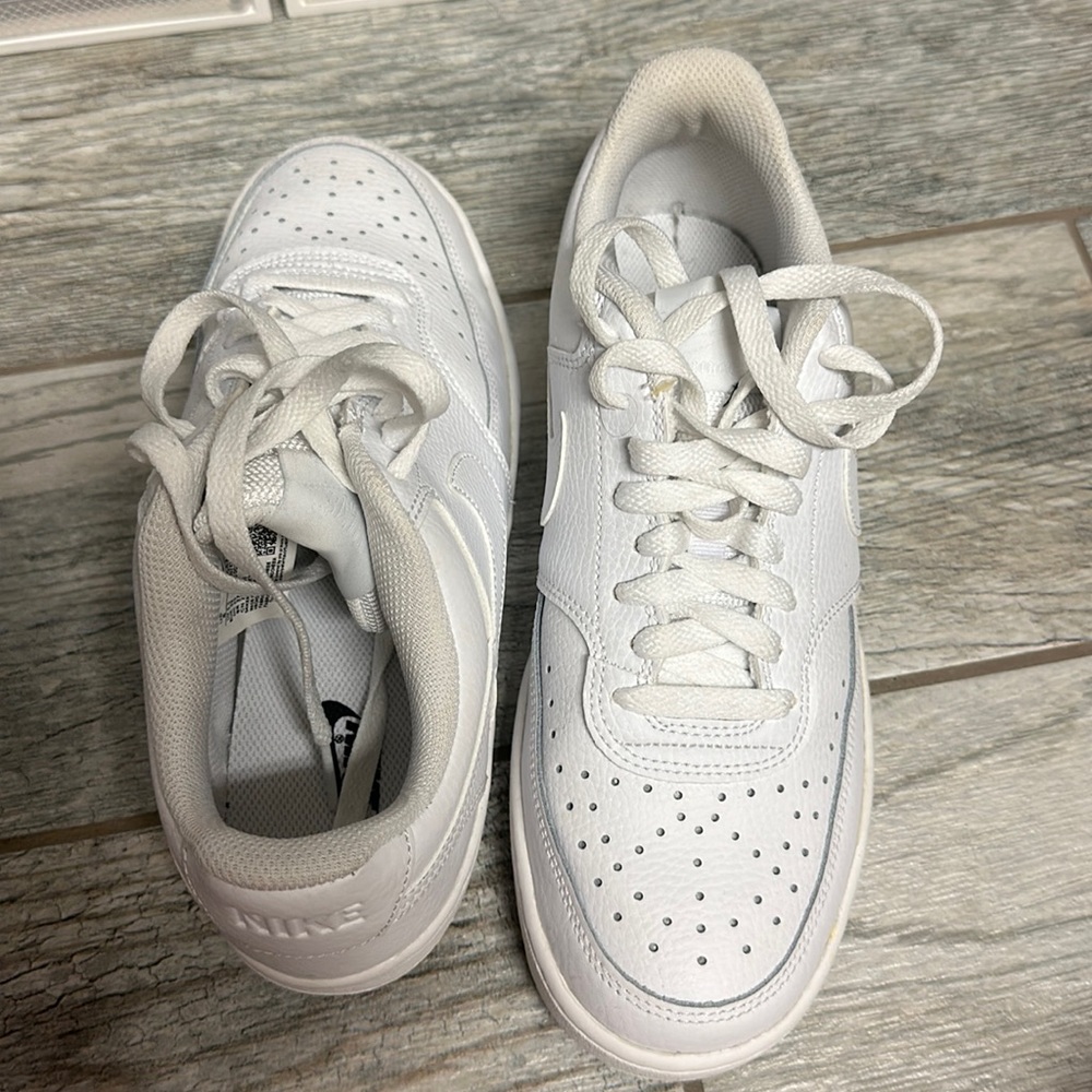 Nike Tennis Shoes